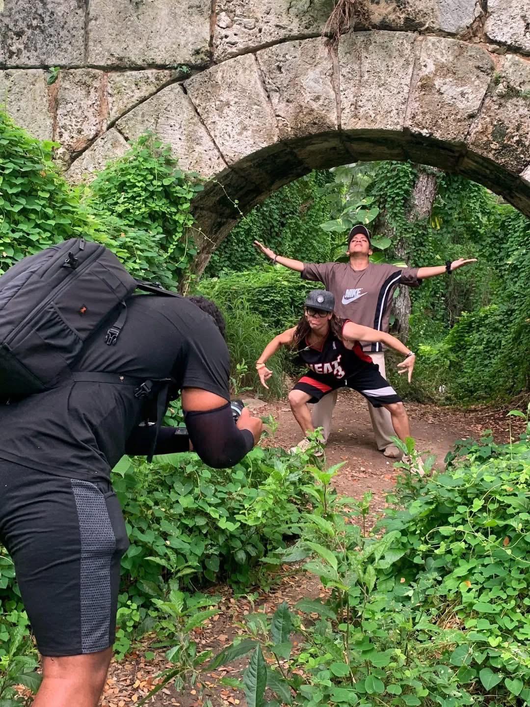 Fotos durante la filmación del videoclip “El camino”.